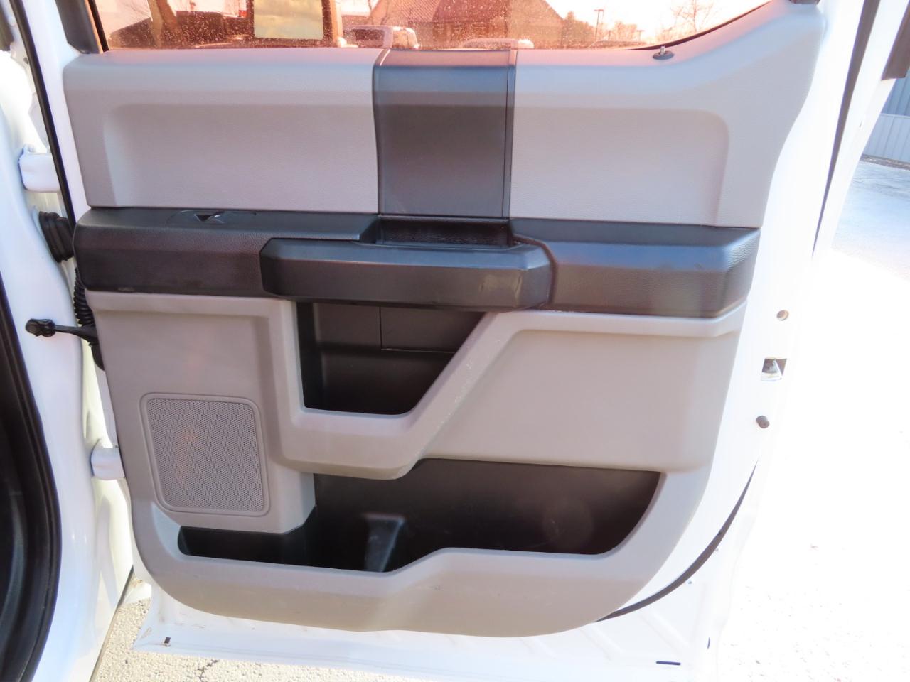 Ford Super Duty F-250 SRW XL 4WD Crew Cab 8' Box 2017