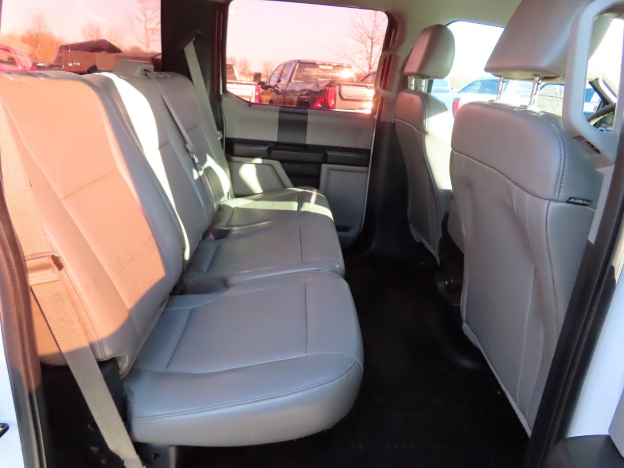 Ford Super Duty F-250 SRW XL 4WD Crew Cab 8' Box 2017