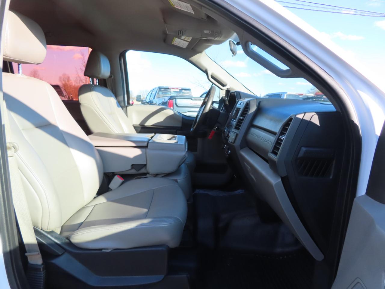 Ford Super Duty F-250 SRW XL 4WD Crew Cab 8' Box 2017