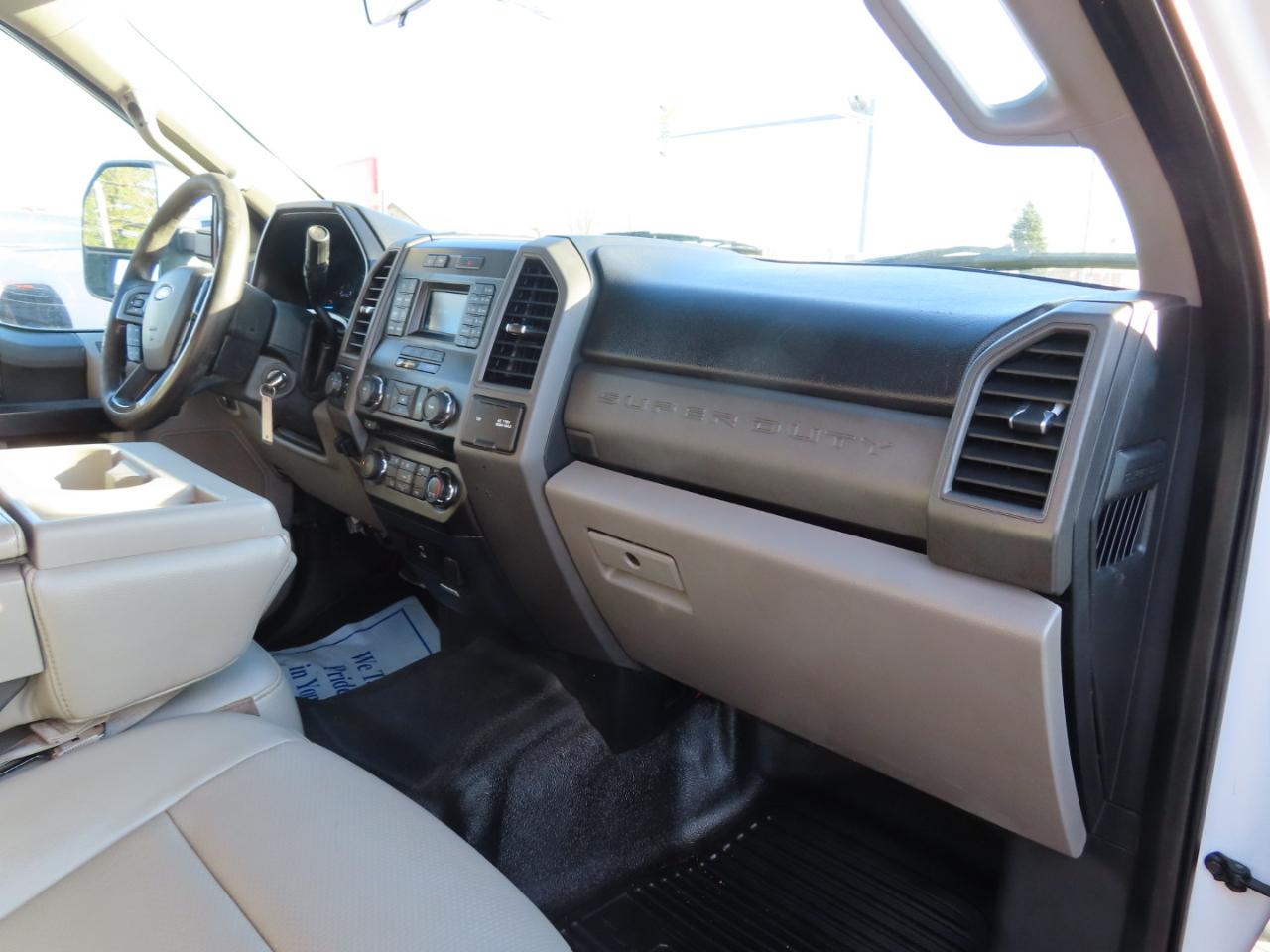 Ford Super Duty F-250 SRW XL 4WD Crew Cab 8' Box 2017