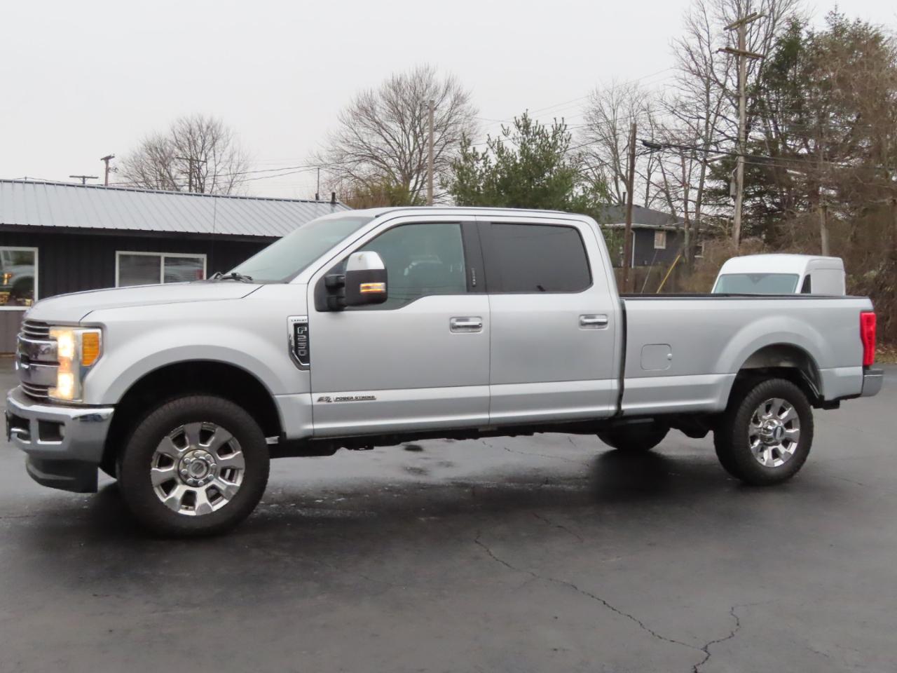 Ford Super Duty F-250 SRW Lariat 4WD Crew Cab 8' Box 2017