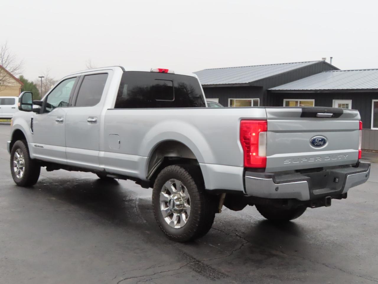 Ford Super Duty F-250 SRW Lariat 4WD Crew Cab 8' Box 2017
