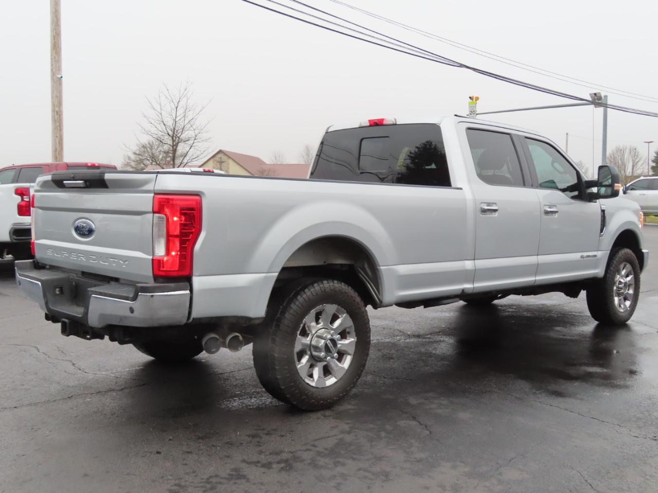 Ford Super Duty F-250 SRW Lariat 4WD Crew Cab 8' Box 2017