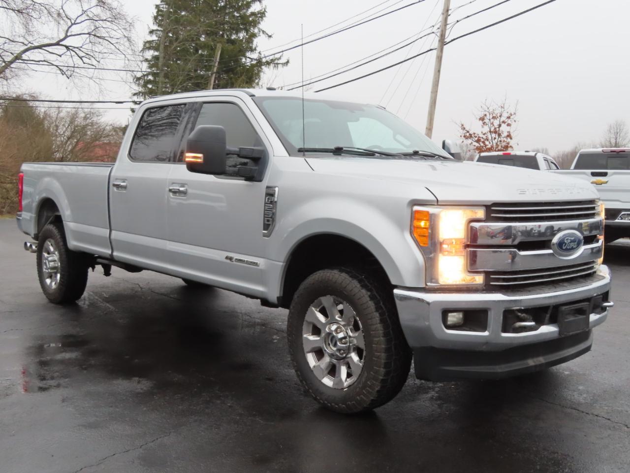 Ford Super Duty F-250 SRW Lariat 4WD Crew Cab 8' Box 2017