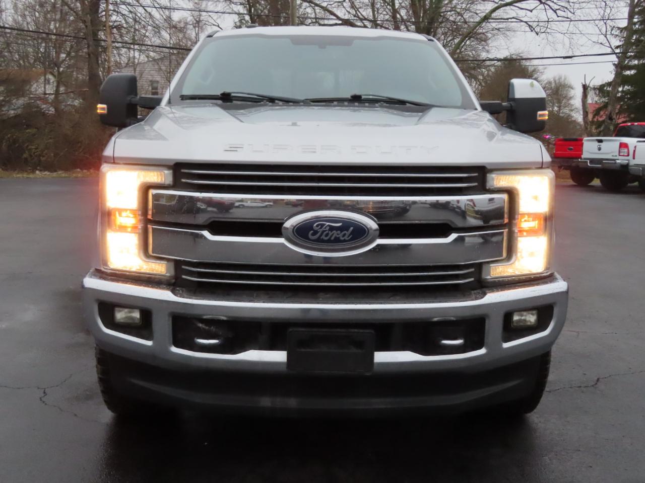 Ford Super Duty F-250 SRW Lariat 4WD Crew Cab 8' Box 2017