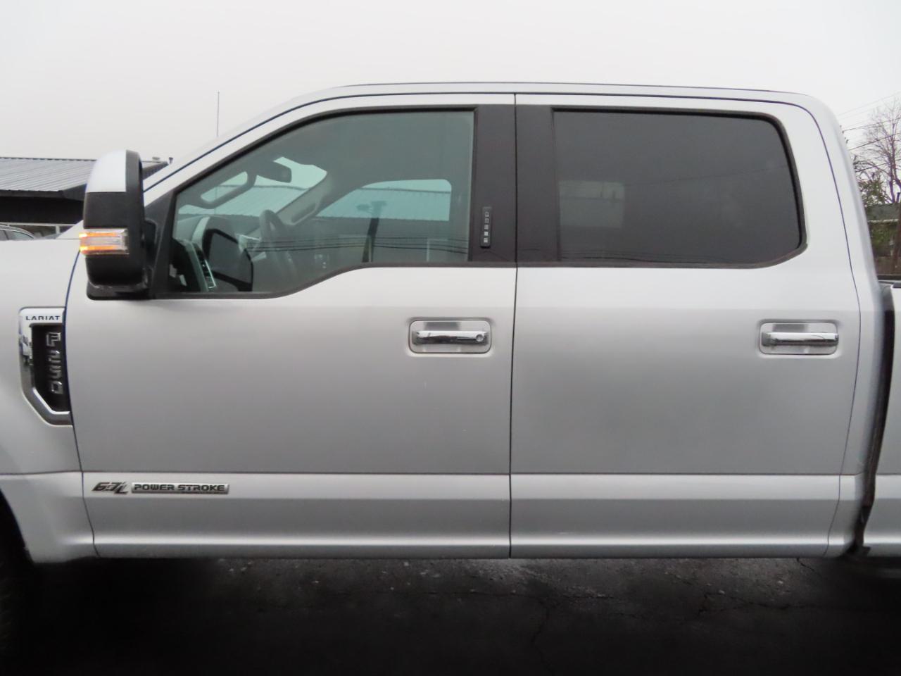 Ford Super Duty F-250 SRW Lariat 4WD Crew Cab 8' Box 2017