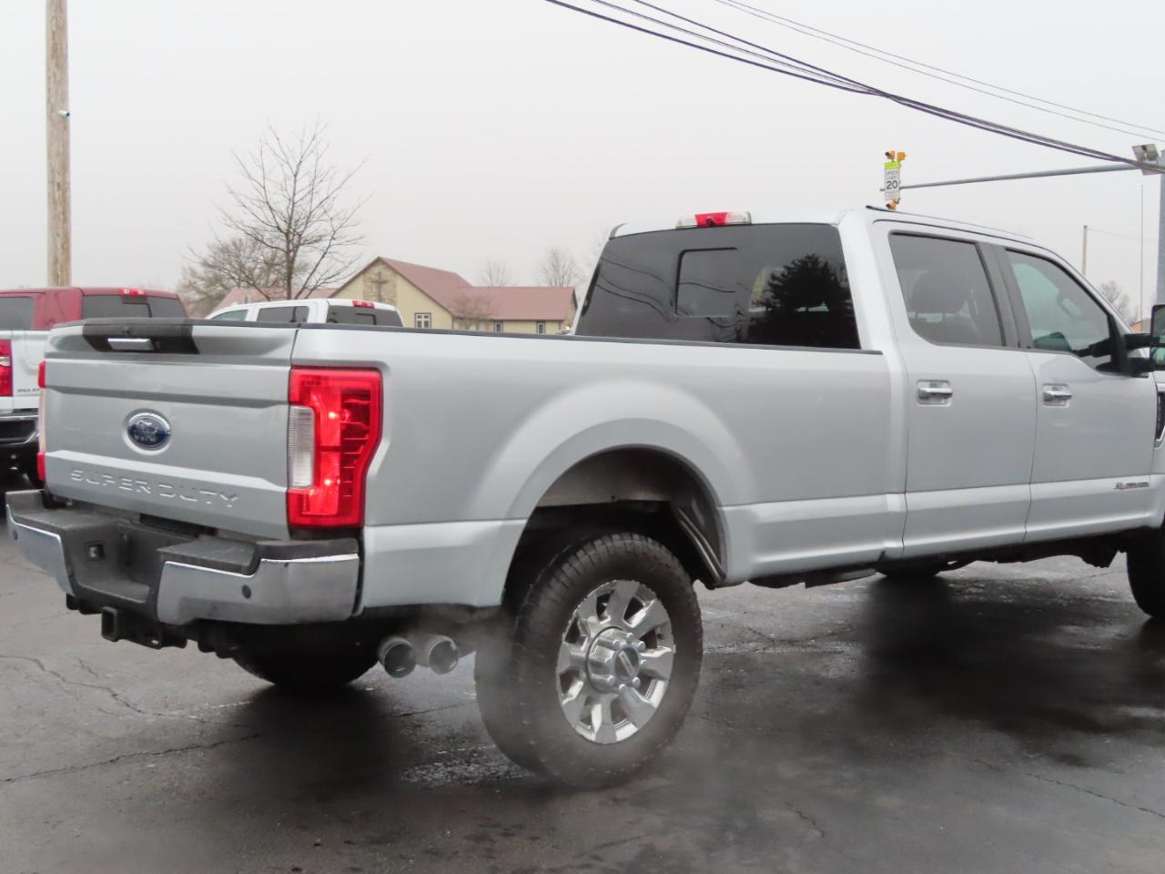 Ford Super Duty F-250 SRW Lariat 4WD Crew Cab 8' Box 2017