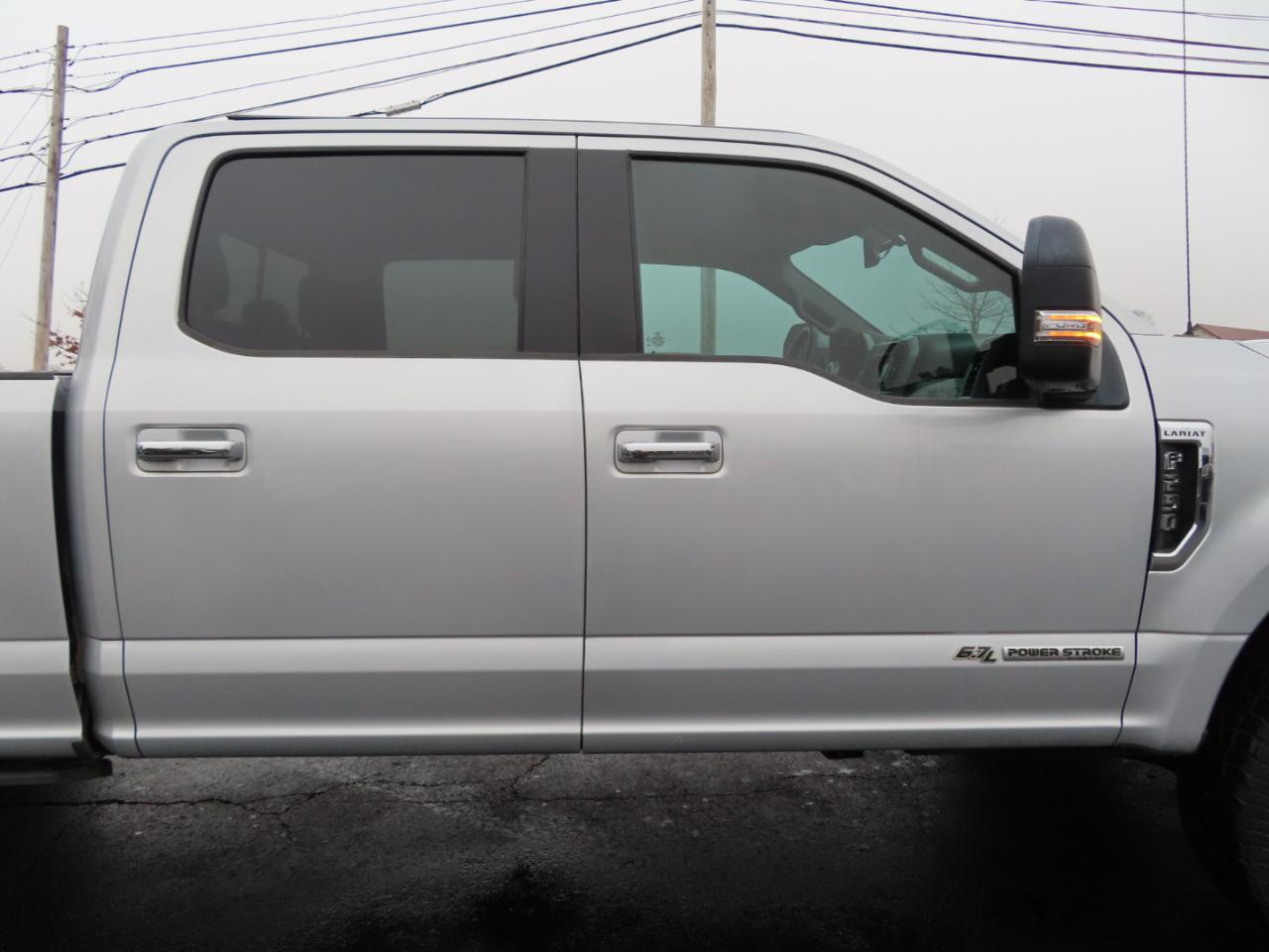 Ford Super Duty F-250 SRW Lariat 4WD Crew Cab 8' Box 2017