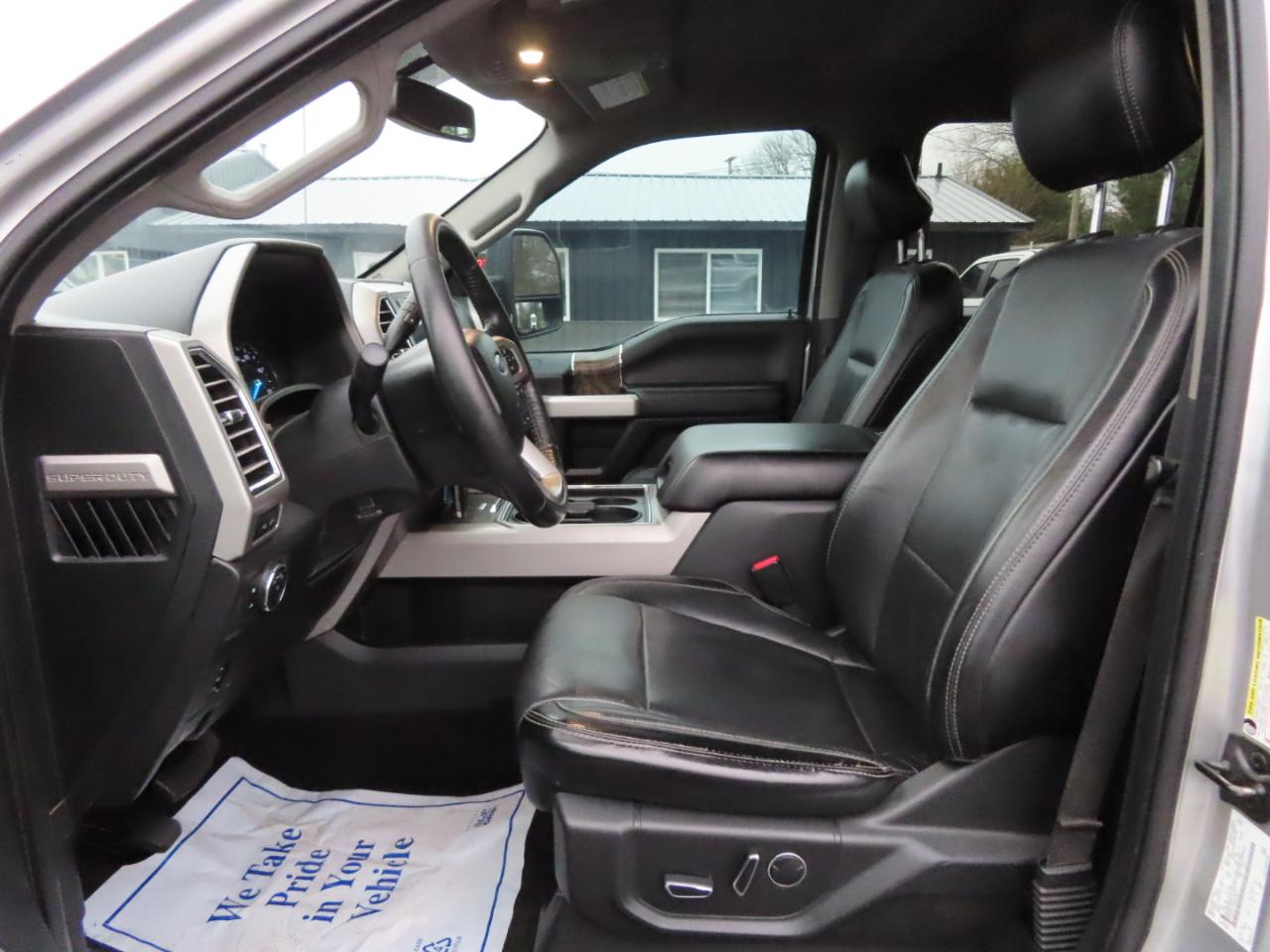 Ford Super Duty F-250 SRW Lariat 4WD Crew Cab 8' Box 2017