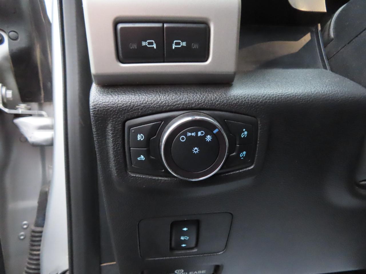 Ford Super Duty F-250 SRW Lariat 4WD Crew Cab 8' Box 2017