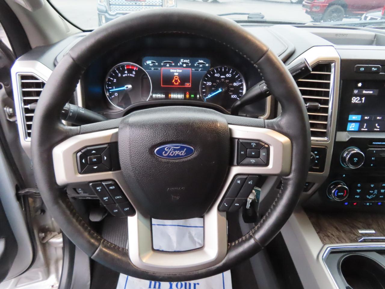 Ford Super Duty F-250 SRW Lariat 4WD Crew Cab 8' Box 2017