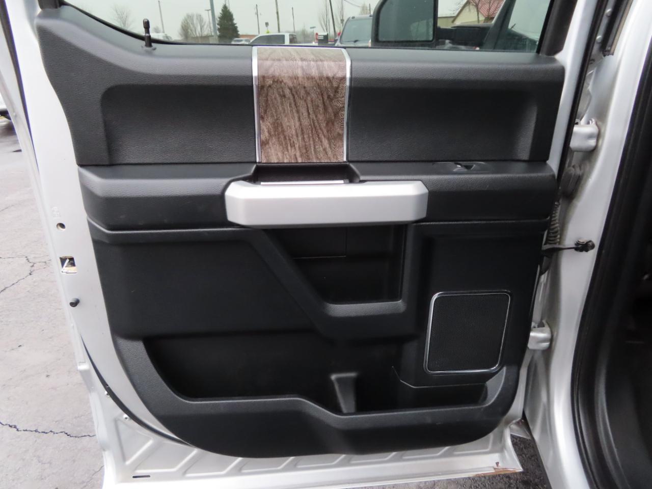 Ford Super Duty F-250 SRW Lariat 4WD Crew Cab 8' Box 2017