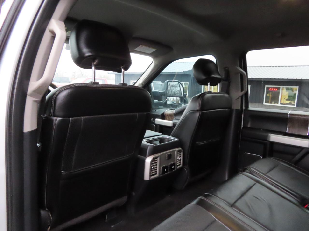 Ford Super Duty F-250 SRW Lariat 4WD Crew Cab 8' Box 2017