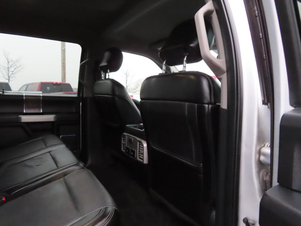 Ford Super Duty F-250 SRW Lariat 4WD Crew Cab 8' Box 2017