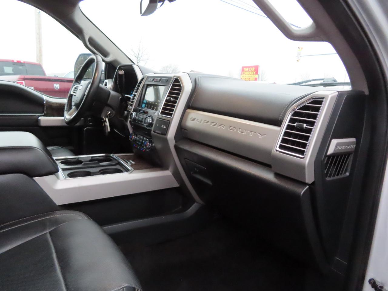 Ford Super Duty F-250 SRW Lariat 4WD Crew Cab 8' Box 2017