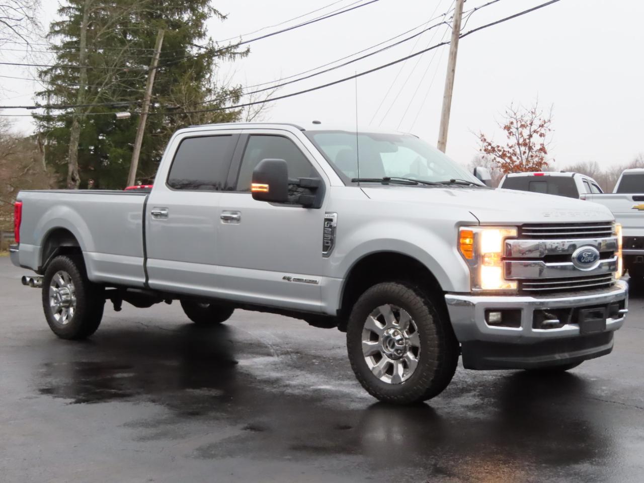 Ford Super Duty F-250 SRW Lariat 4WD Crew Cab 8' Box 2017