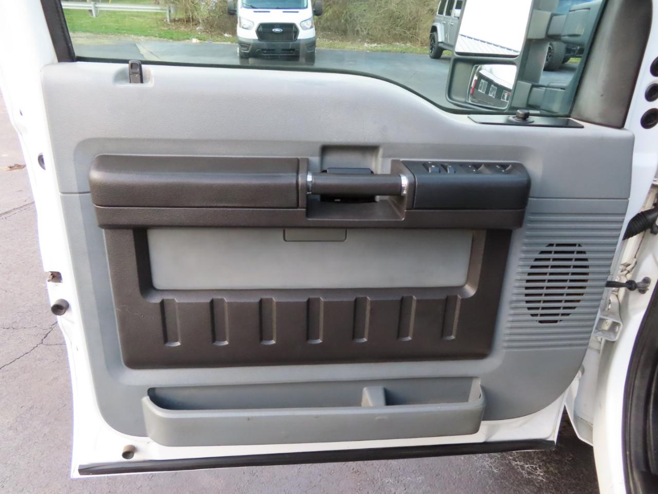 Ford Super Duty F-250 SRW 4WD Crew Cab 172" XL 2011