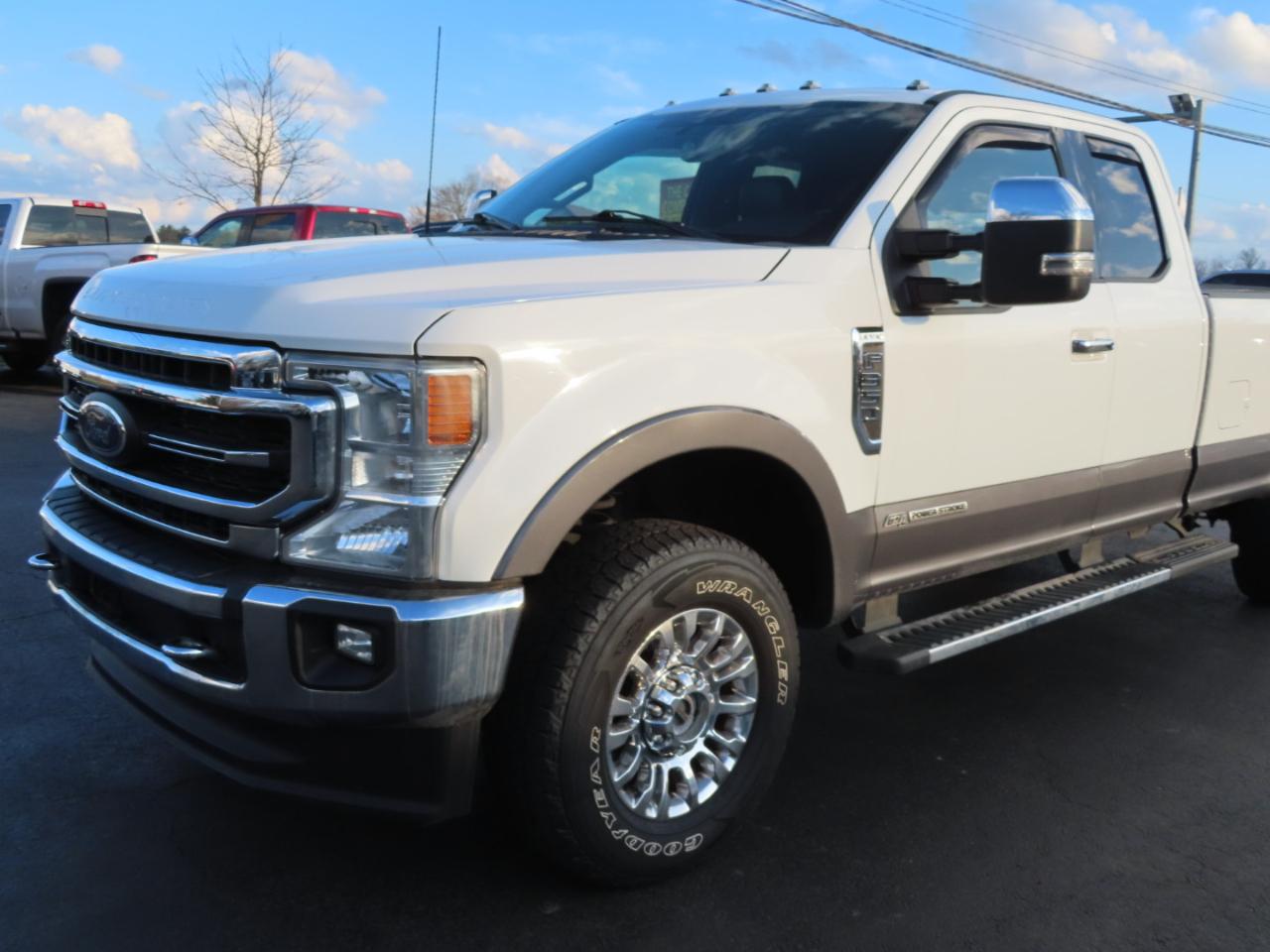 Ford Super Duty F-350 SRW Lariat 4WD SuperCab 8' Box 2021