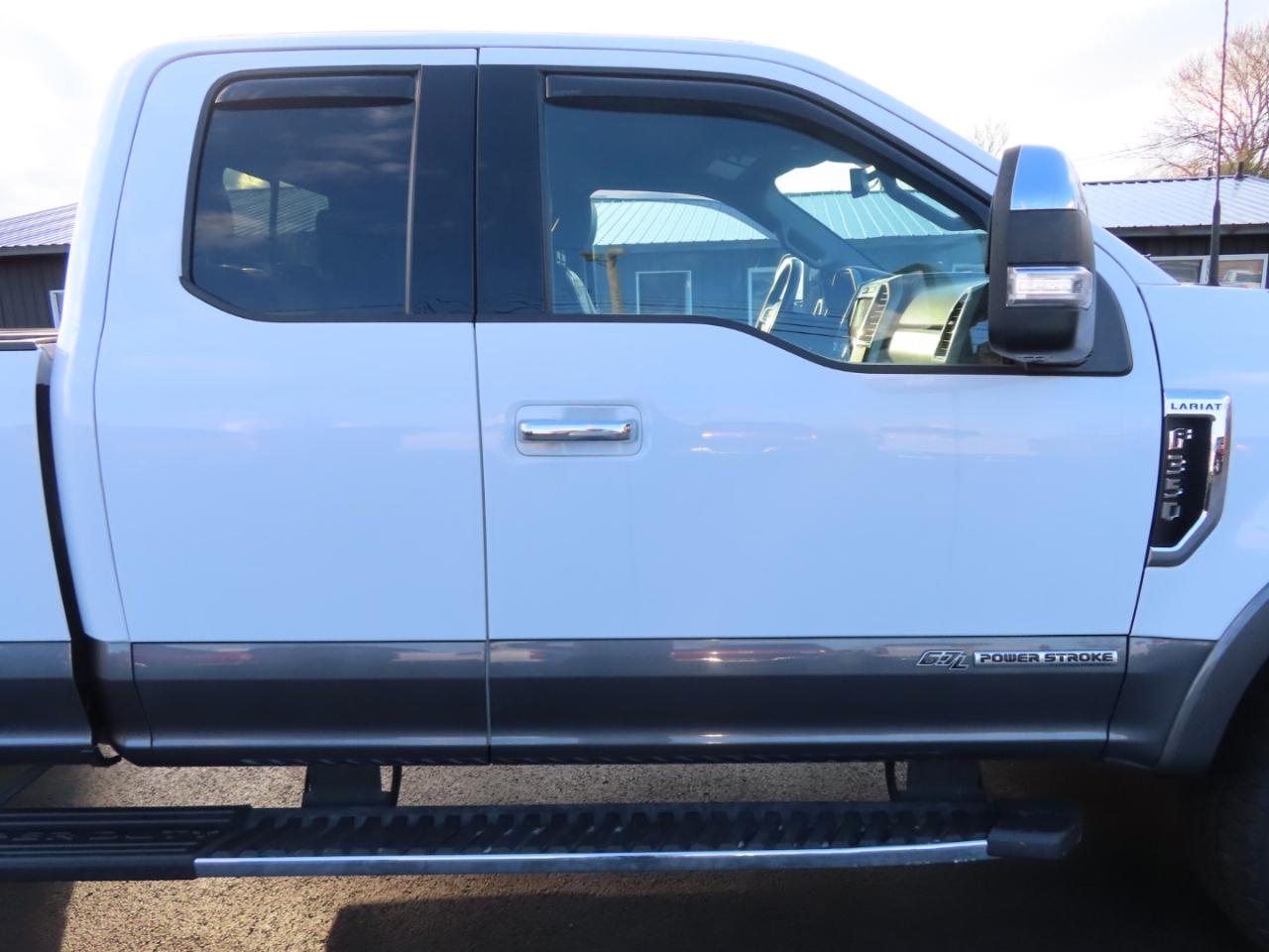 Ford Super Duty F-350 SRW Lariat 4WD SuperCab 8' Box 2021