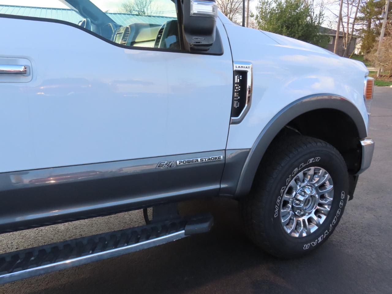Ford Super Duty F-350 SRW Lariat 4WD SuperCab 8' Box 2021