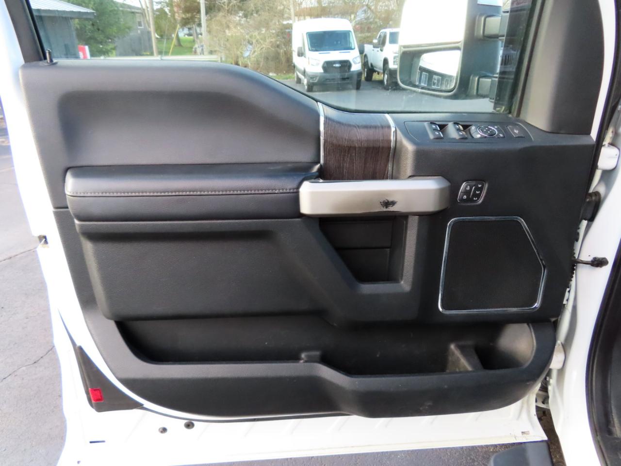 Ford Super Duty F-350 SRW Lariat 4WD SuperCab 8' Box 2021