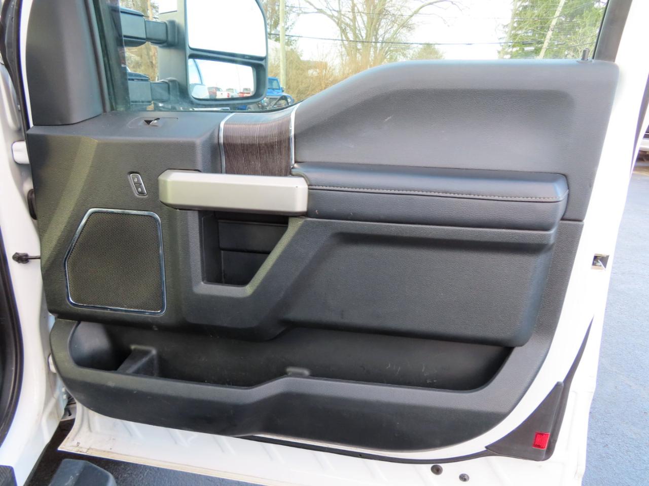 Ford Super Duty F-350 SRW Lariat 4WD SuperCab 8' Box 2021