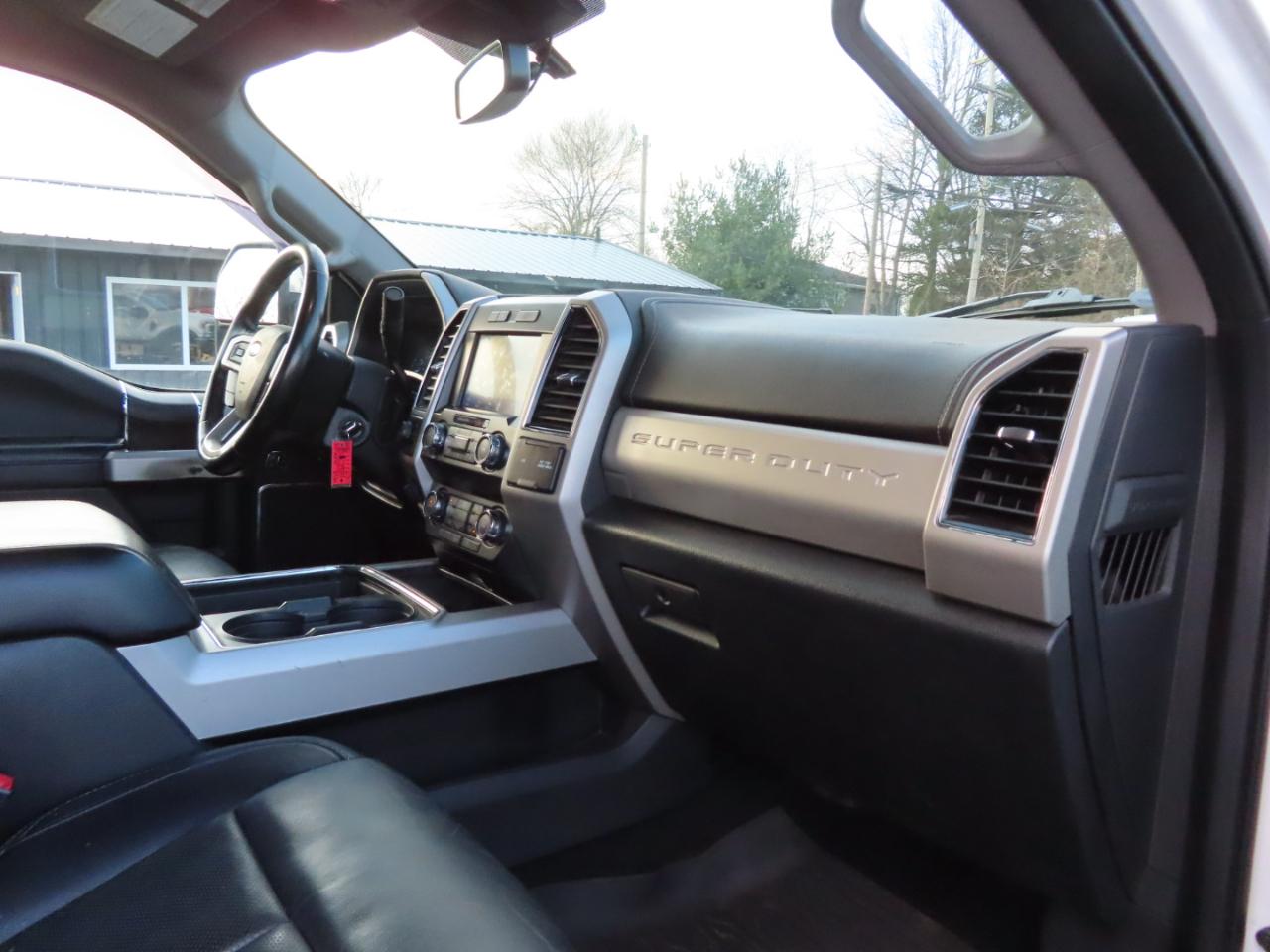 Ford Super Duty F-350 SRW Lariat 4WD SuperCab 8' Box 2021