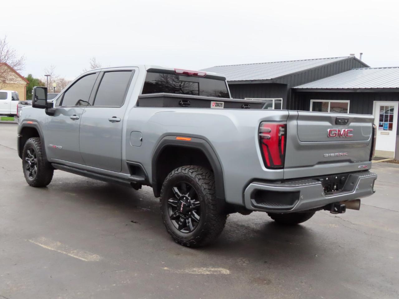 GMC Sierra 2500HD 4WD Crew Cab 159" AT4 2024