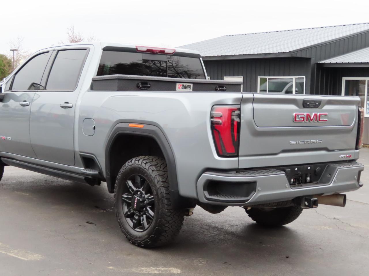 GMC Sierra 2500HD 4WD Crew Cab 159" AT4 2024