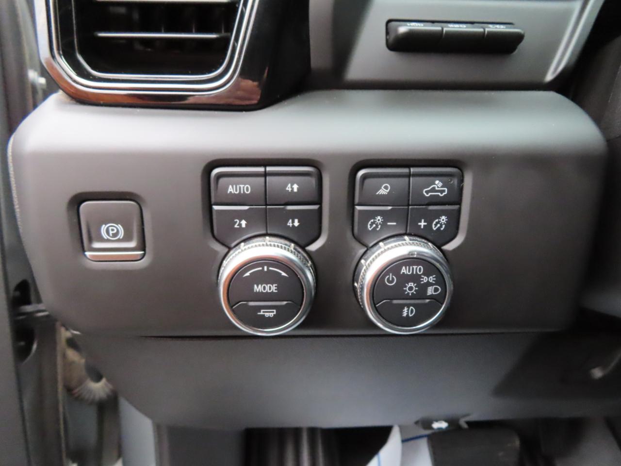 GMC Sierra 2500HD 4WD Crew Cab 159" AT4 2024