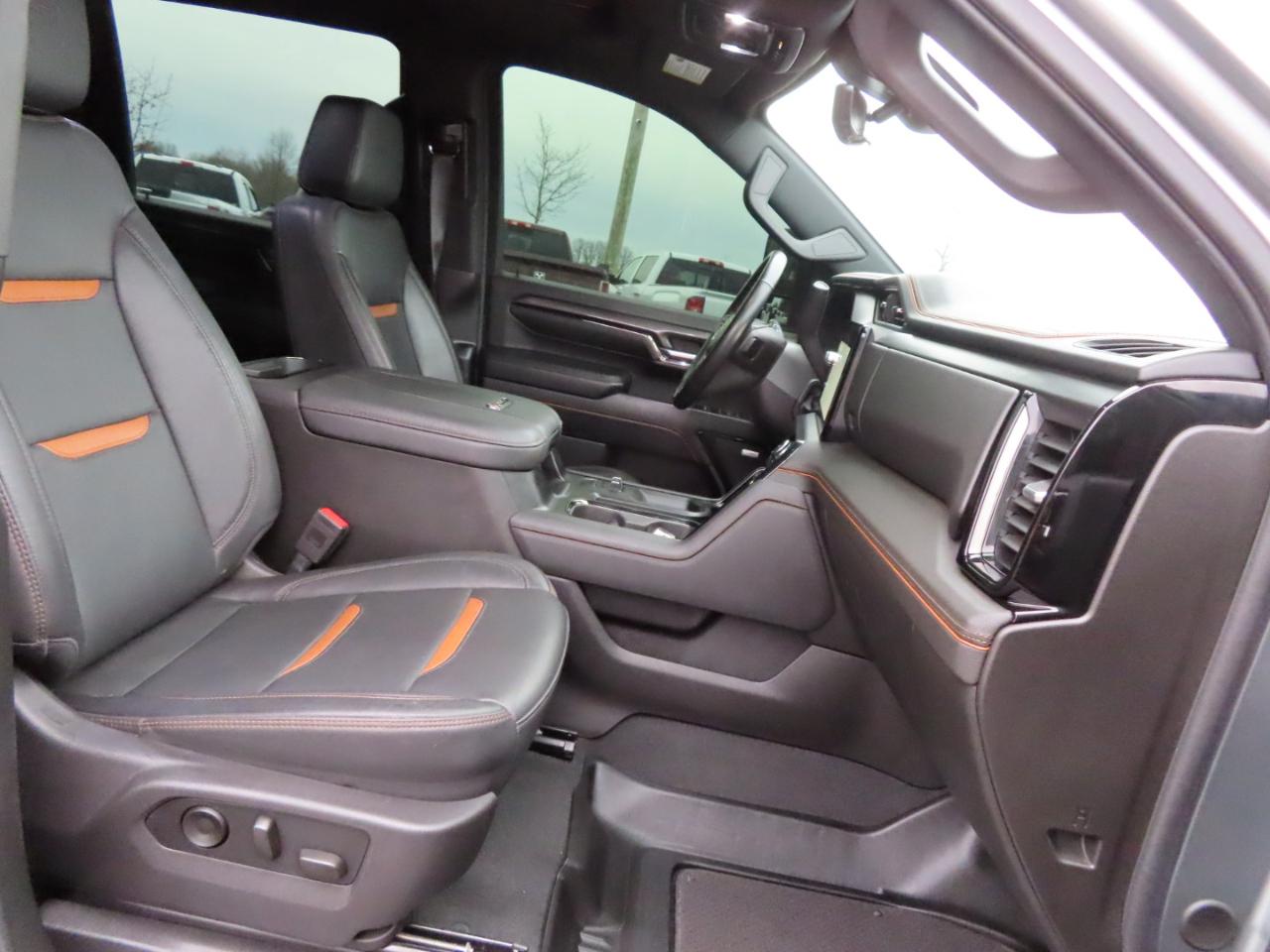 GMC Sierra 2500HD 4WD Crew Cab 159" AT4 2024