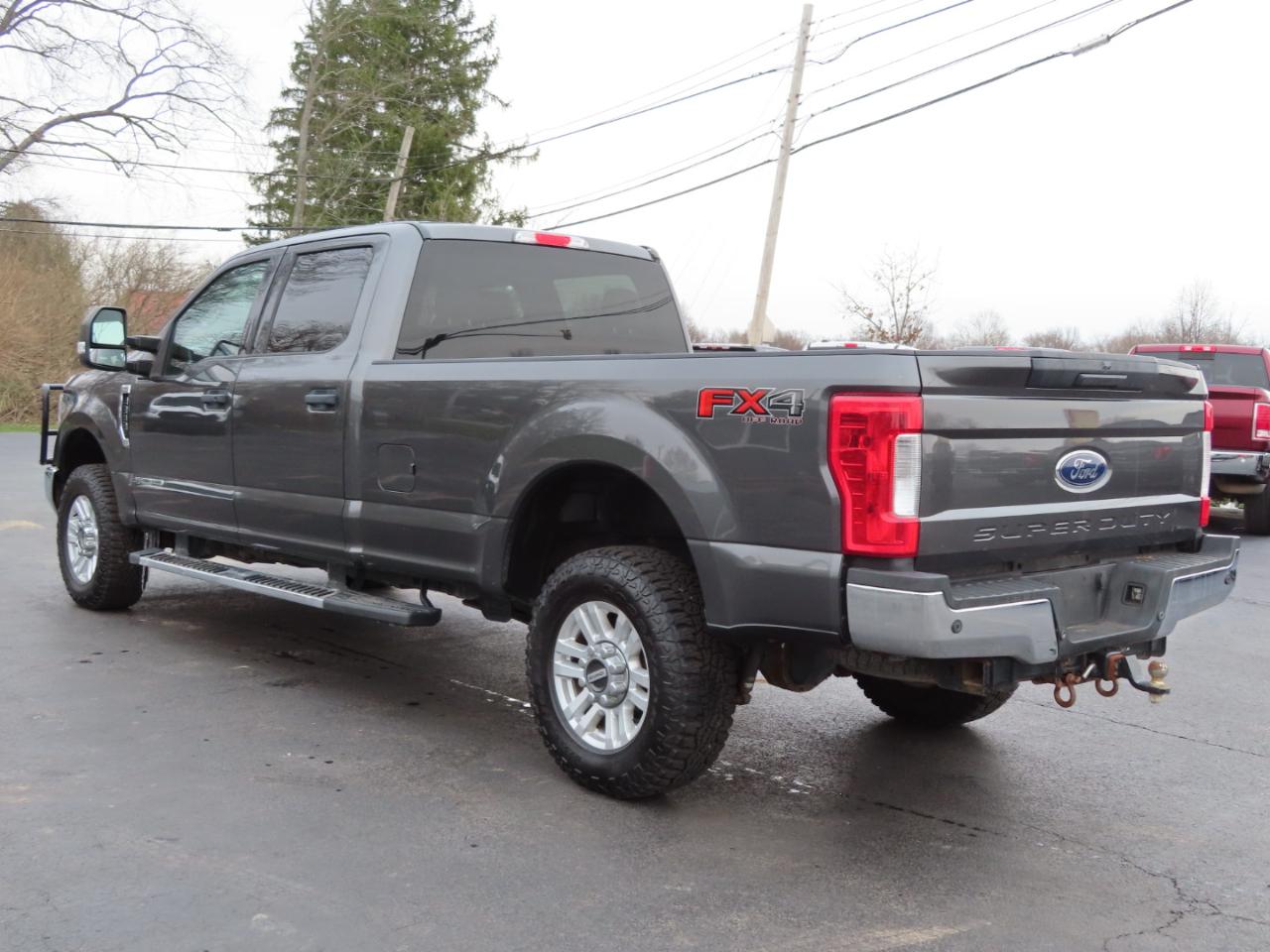 Ford Super Duty F-250 SRW XLT 4WD Crew Cab 8' Box 2019