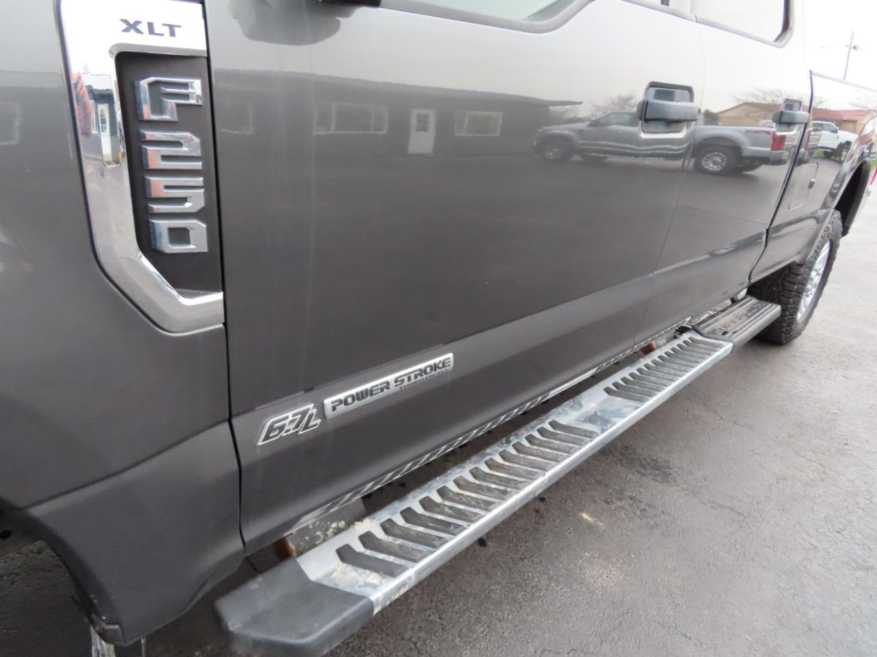 Ford Super Duty F-250 SRW XLT 4WD Crew Cab 8' Box 2019
