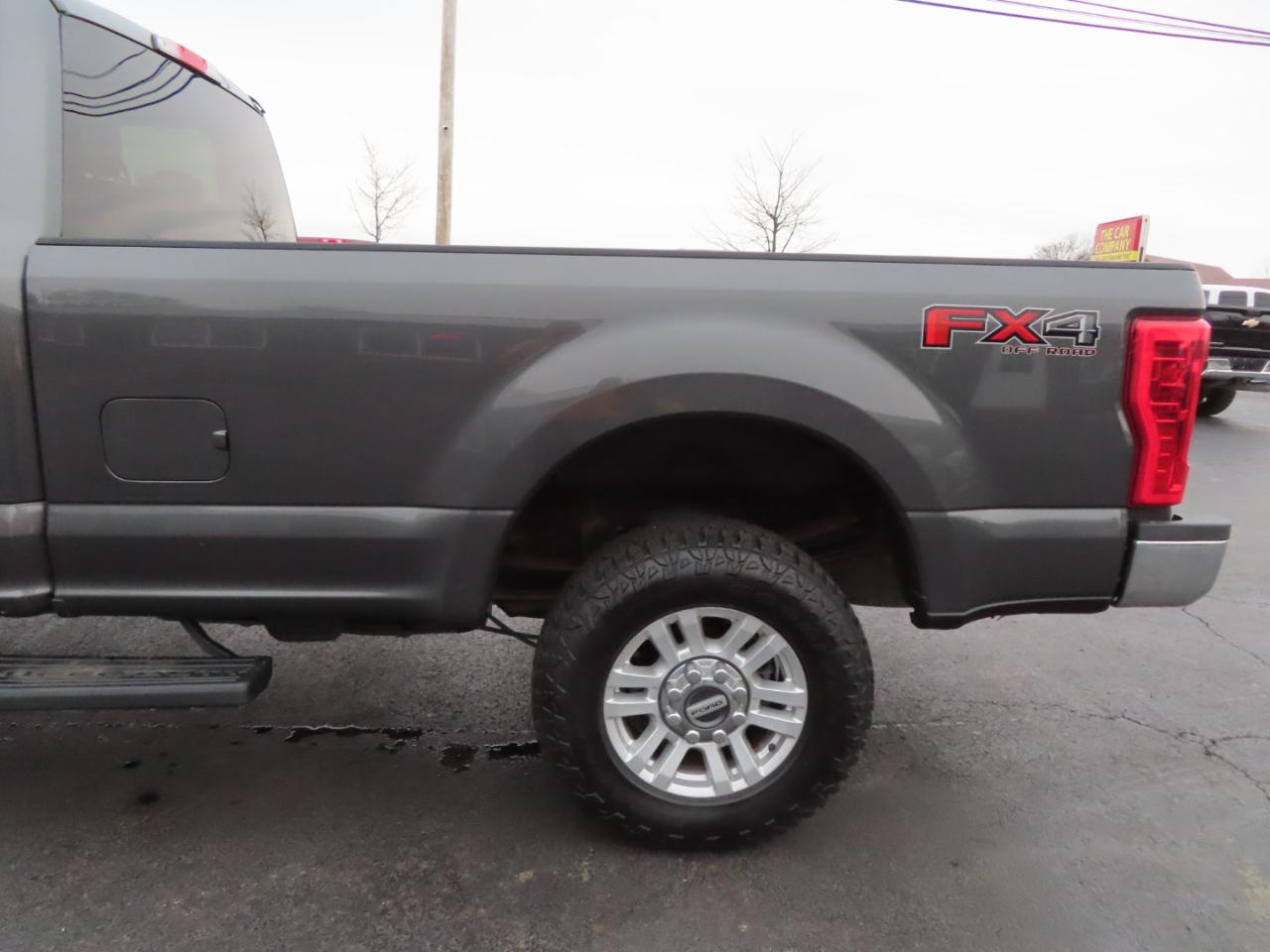 Ford Super Duty F-250 SRW XLT 4WD Crew Cab 8' Box 2019
