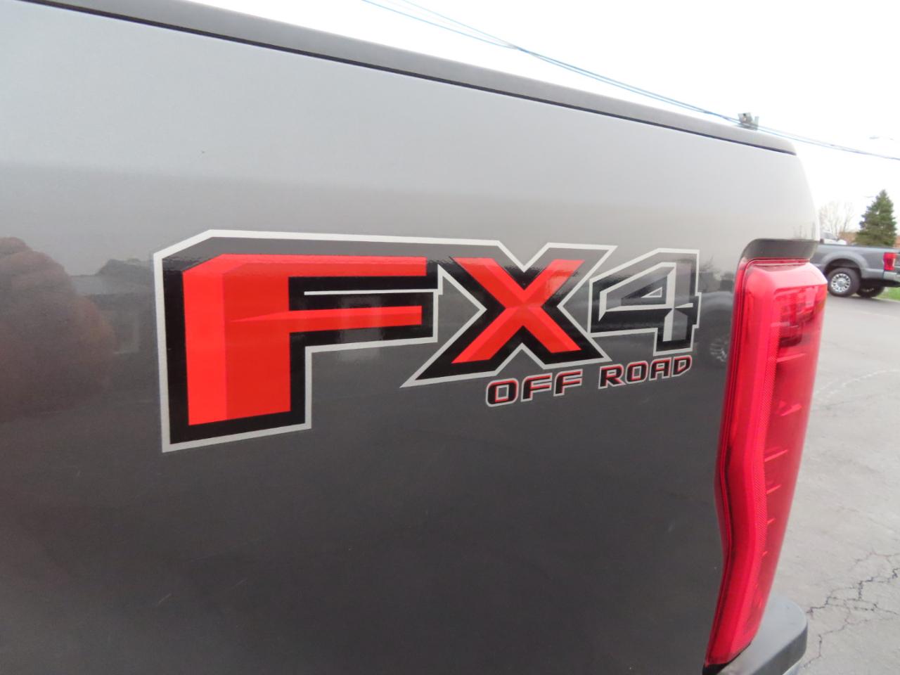 Ford Super Duty F-250 SRW XLT 4WD Crew Cab 8' Box 2019
