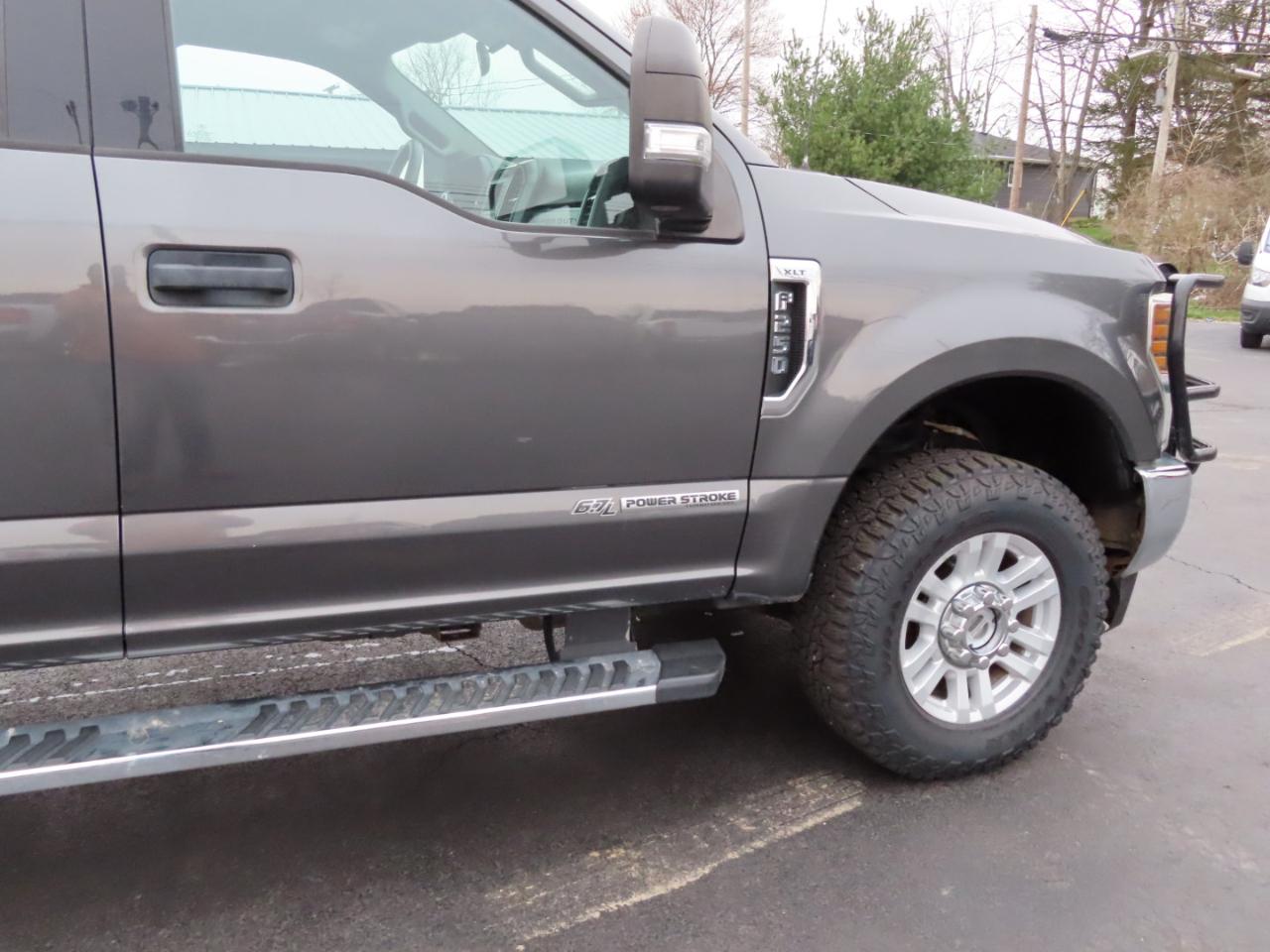 Ford Super Duty F-250 SRW XLT 4WD Crew Cab 8' Box 2019