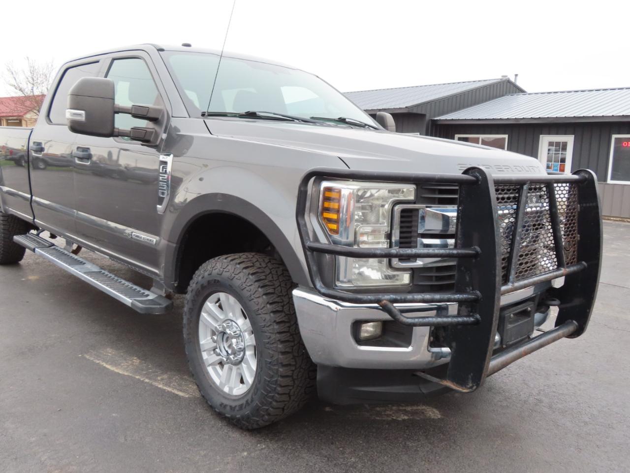 Ford Super Duty F-250 SRW XLT 4WD Crew Cab 8' Box 2019