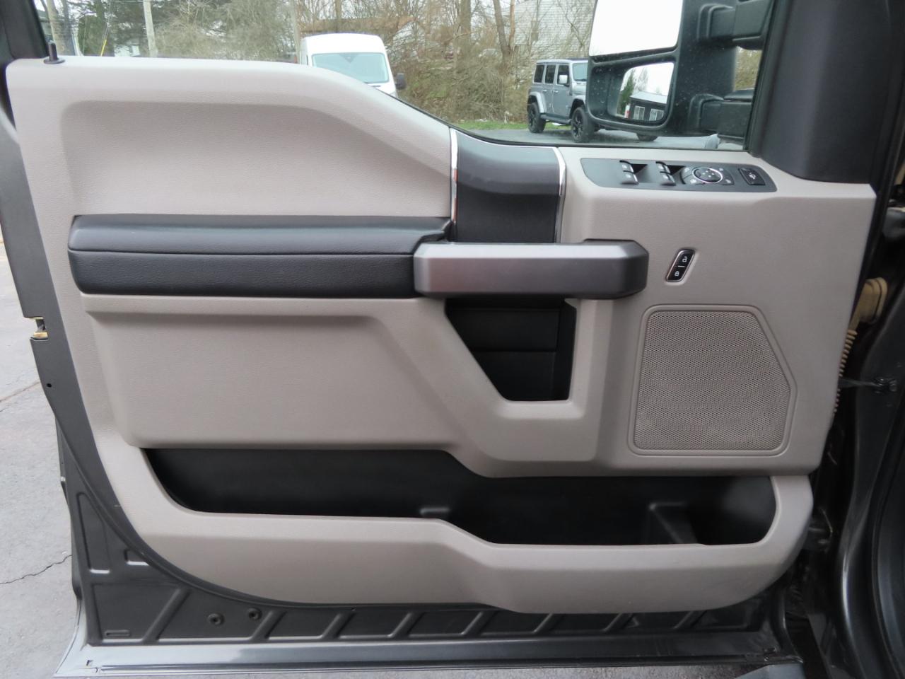 Ford Super Duty F-250 SRW XLT 4WD Crew Cab 8' Box 2019