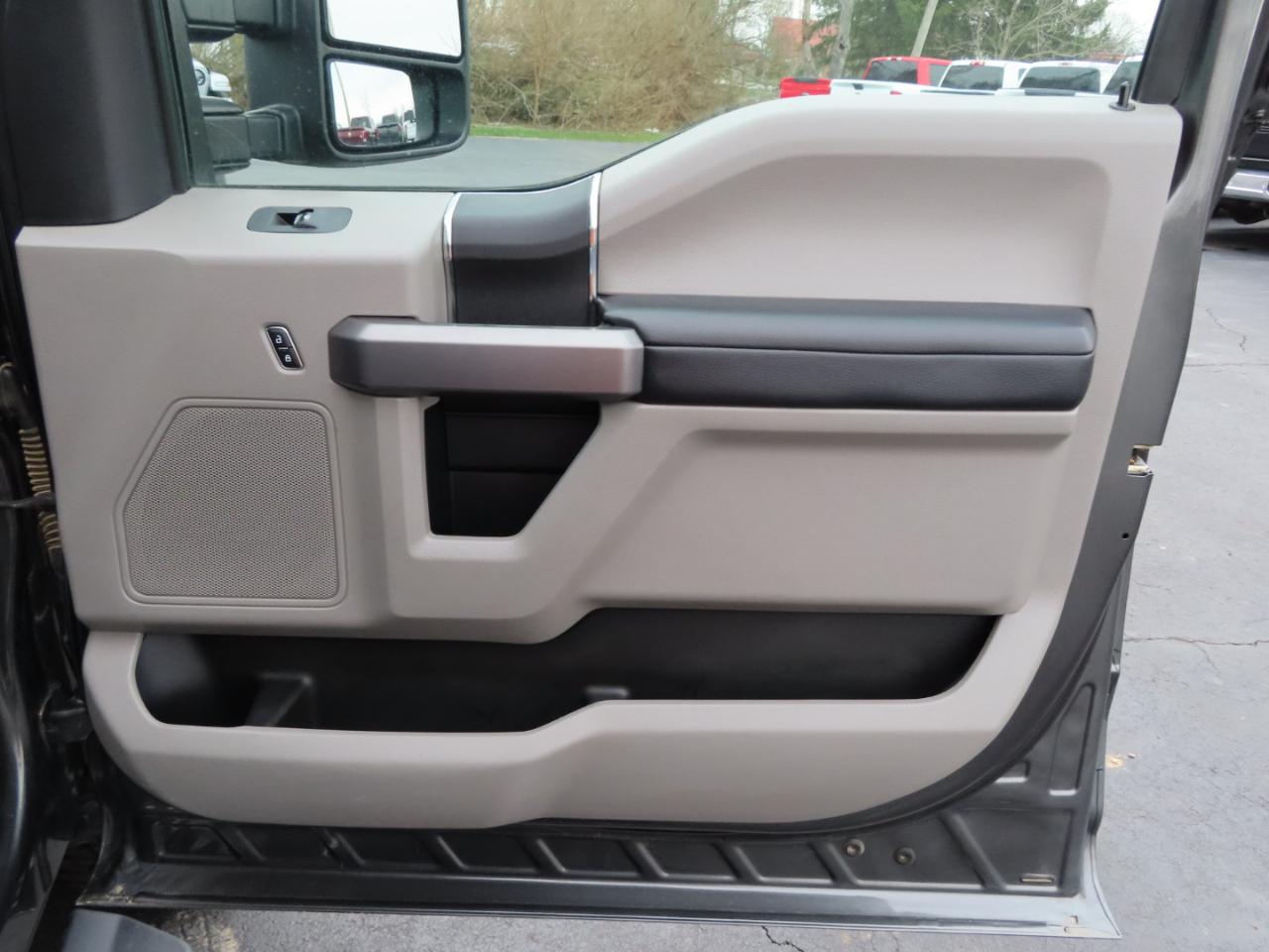 Ford Super Duty F-250 SRW XLT 4WD Crew Cab 8' Box 2019