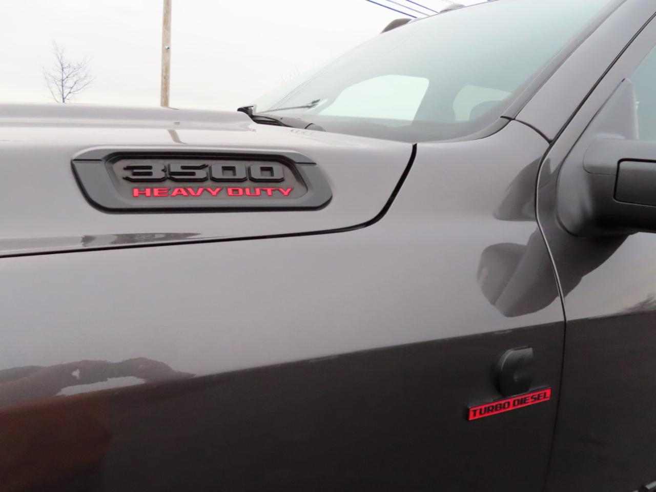 RAM 3500 Big Horn 4x4 Crew Cab 8' Box 2024