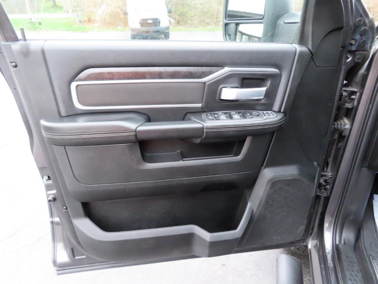 RAM 3500 Big Horn 4x4 Crew Cab 8' Box 2024