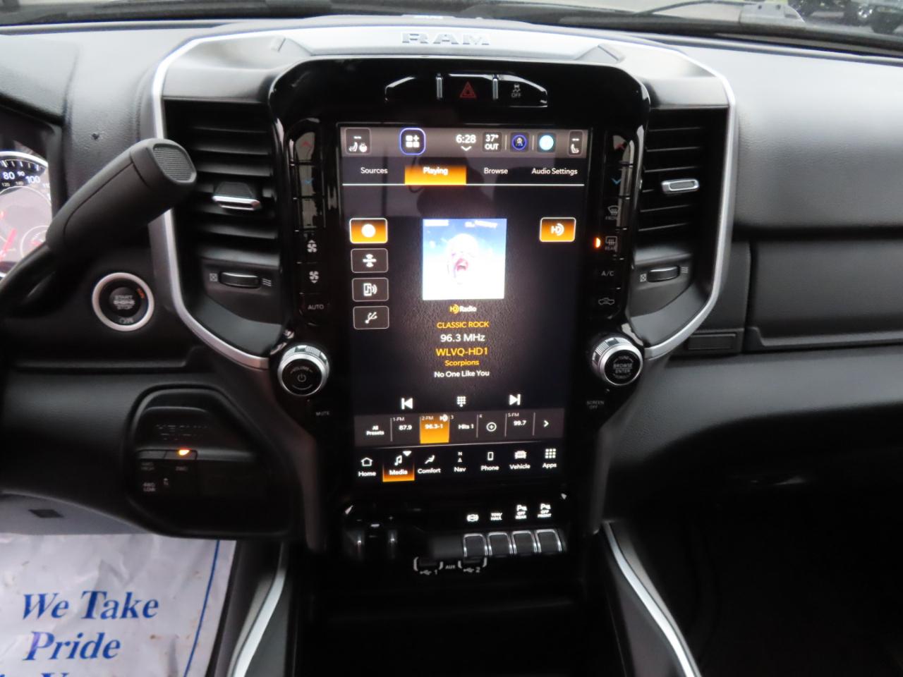 RAM 3500 Big Horn 4x4 Crew Cab 8' Box 2024