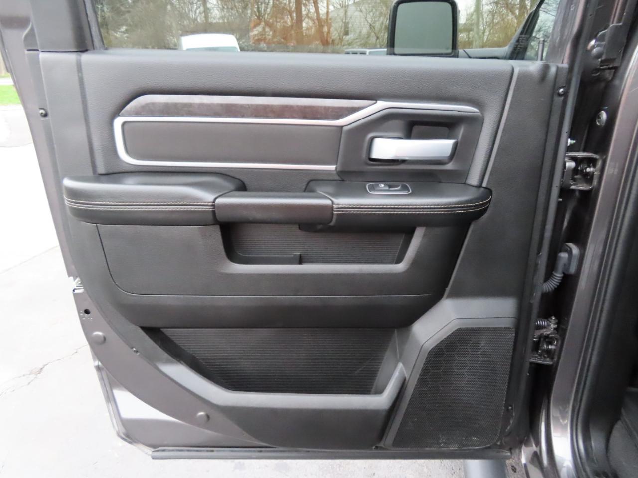 RAM 3500 Big Horn 4x4 Crew Cab 8' Box 2024