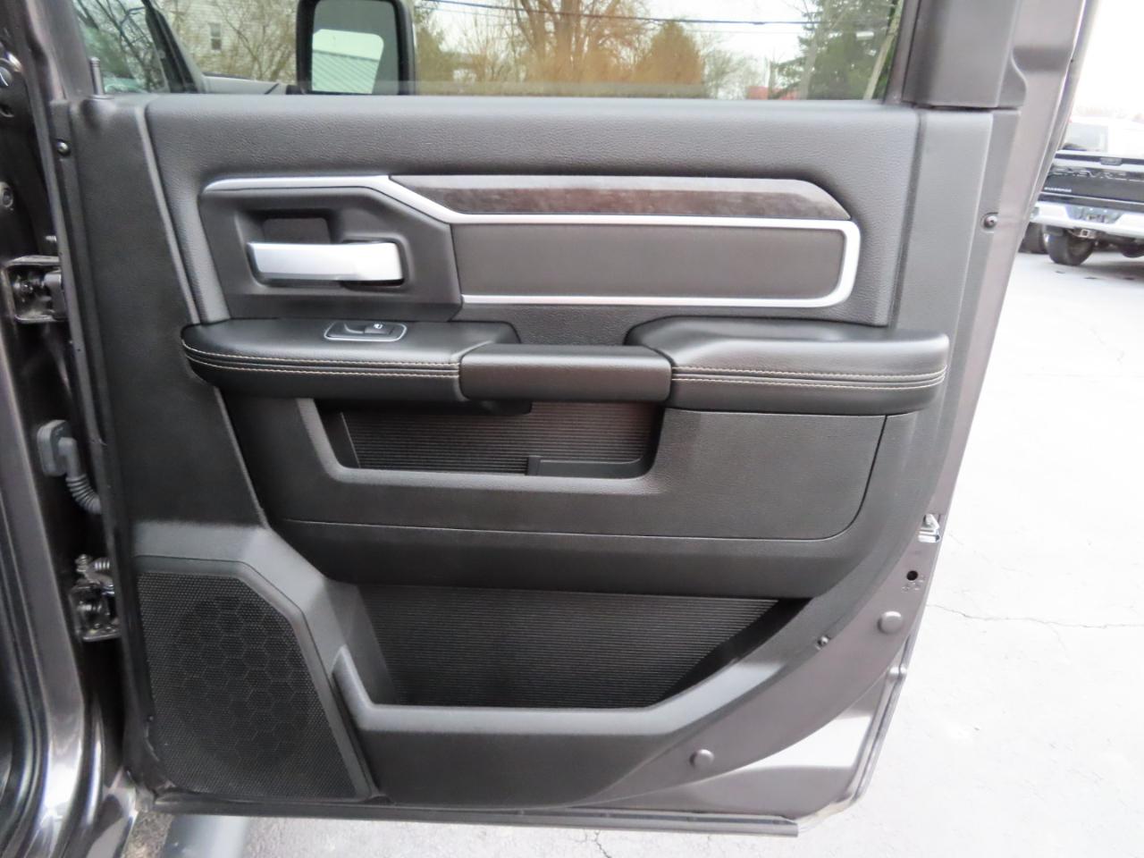 RAM 3500 Big Horn 4x4 Crew Cab 8' Box 2024