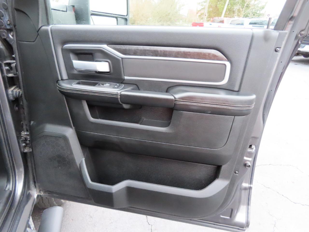 RAM 3500 Big Horn 4x4 Crew Cab 8' Box 2024