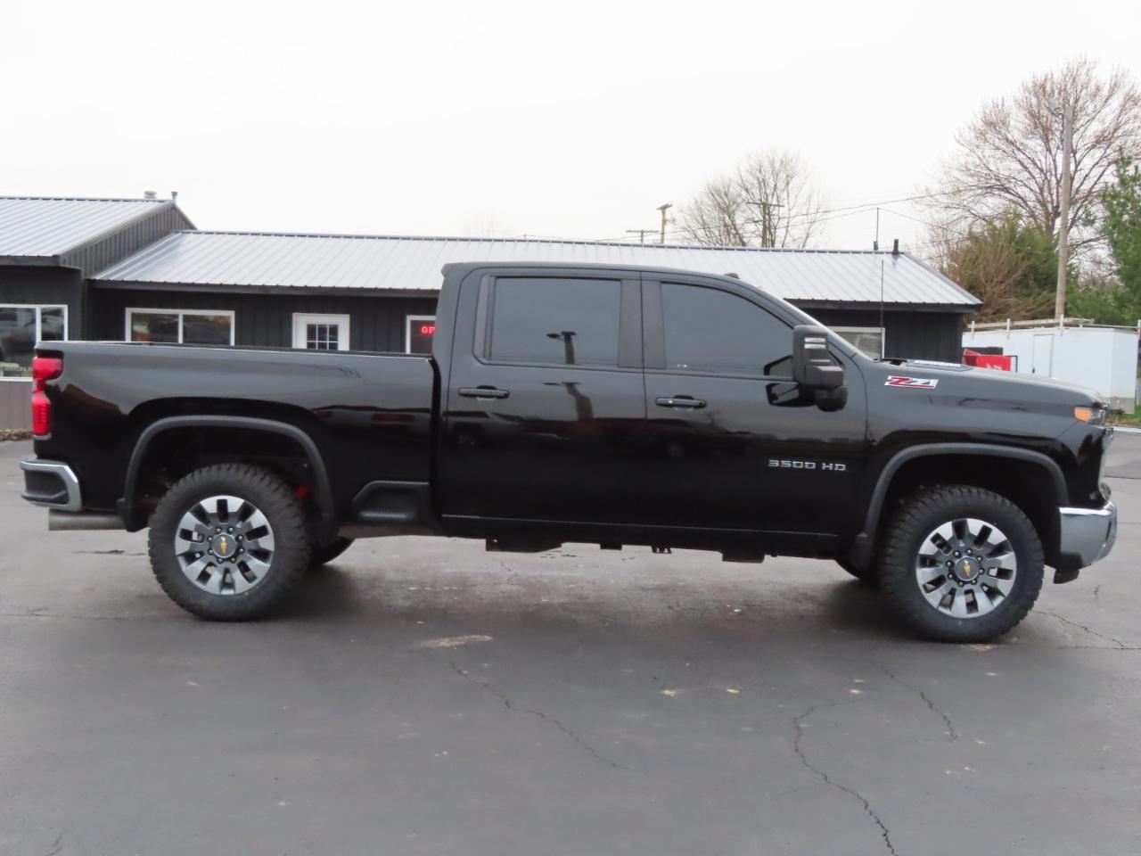 Chevrolet Silverado 3500HD 4WD Crew Cab 159" LT 2024