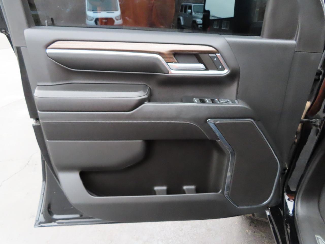 Chevrolet Silverado 3500HD 4WD Crew Cab 159" LT 2024