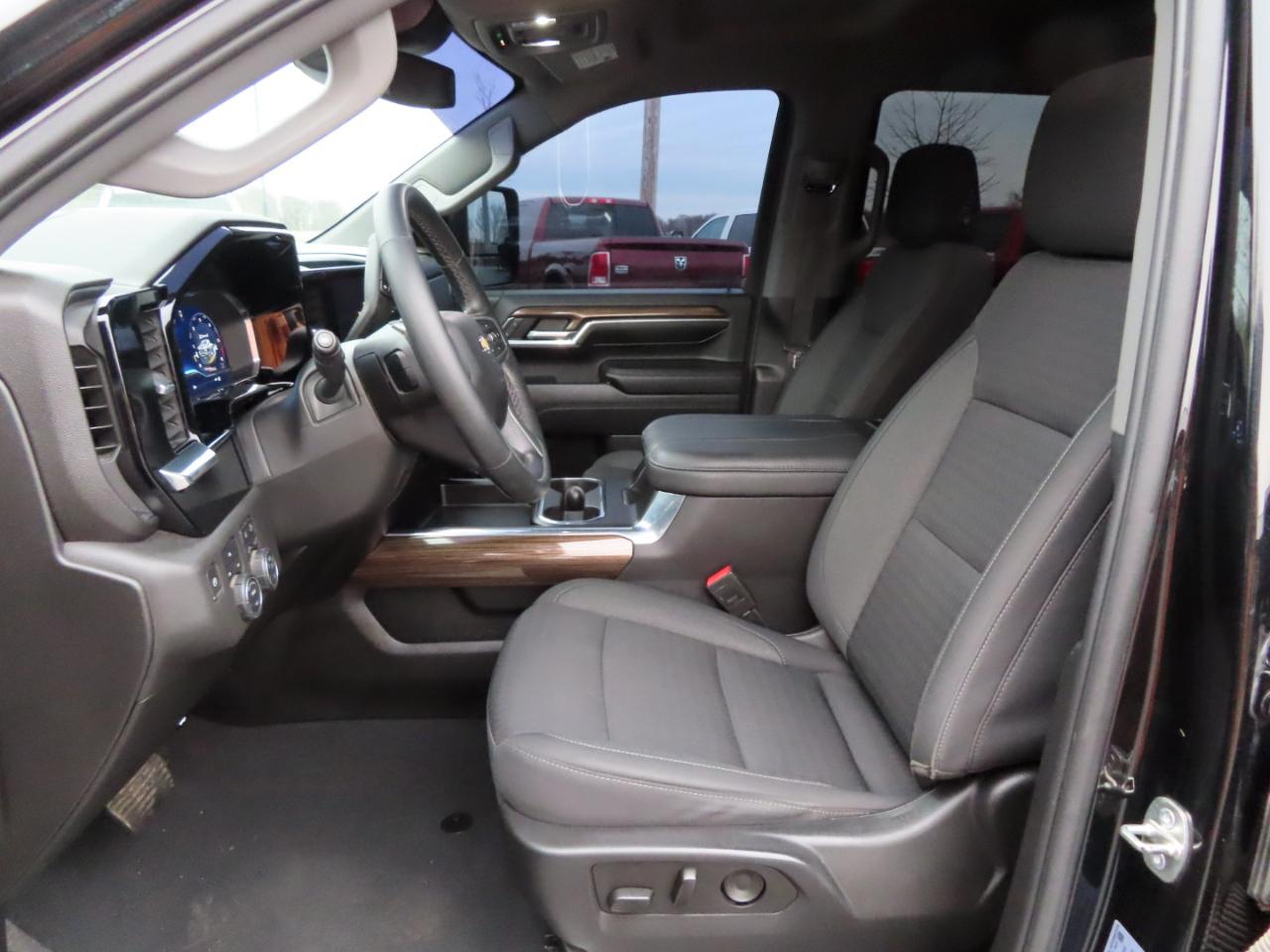 Chevrolet Silverado 3500HD 4WD Crew Cab 159" LT 2024