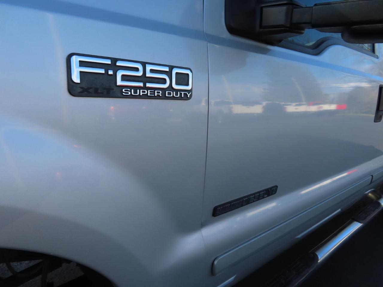 Ford Super Duty F-250 Crew Cab 156" XLT 4WD 2001