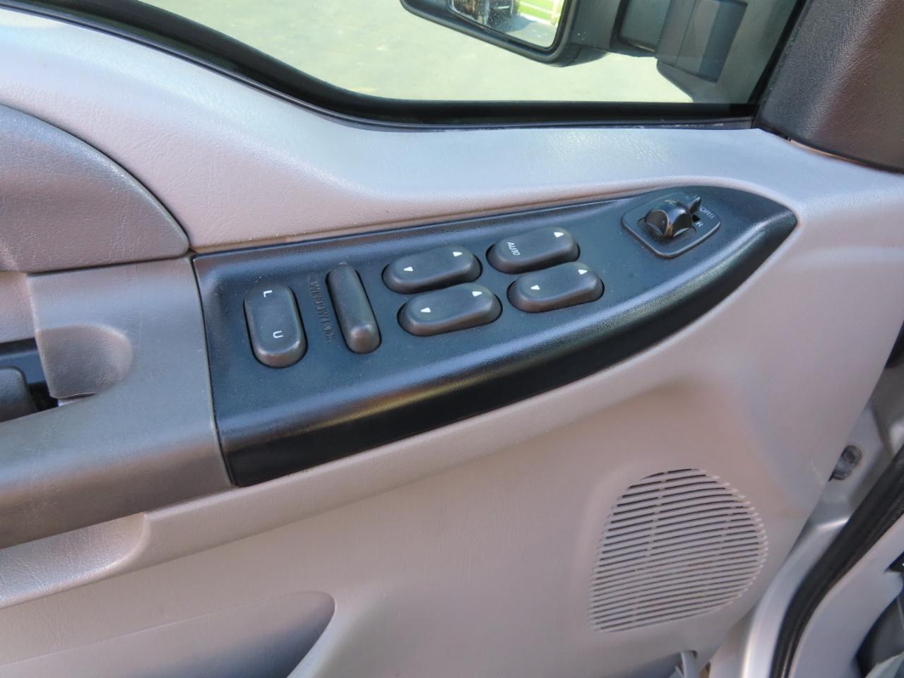 Ford Super Duty F-250 Crew Cab 156" XLT 4WD 2001